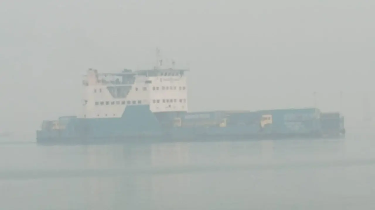 ৪ ঘণ্টা পর দৌলতদিয়া-পাটুরিয়া রুটে ফেরি চলাচল স্বাভাবিক