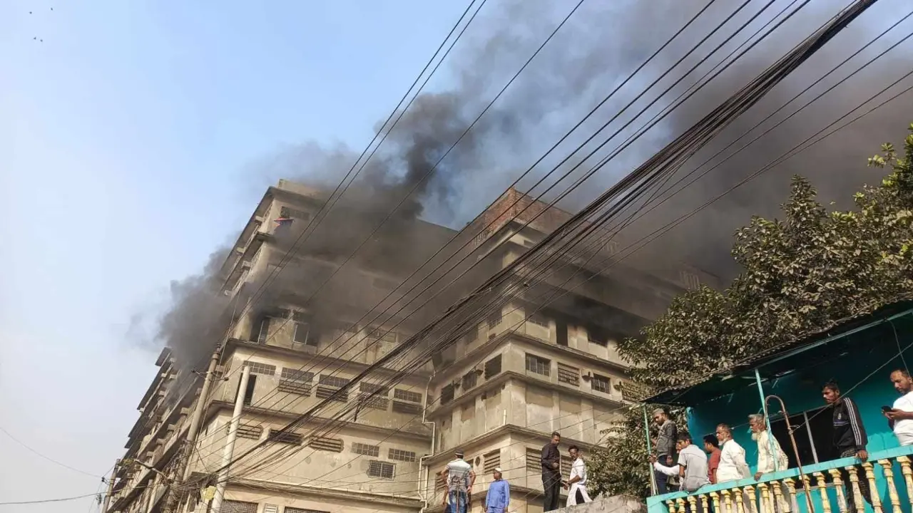তিন ঘণ্টা পর হাজারীবাগের আগুন নিয়ন্ত্রণে