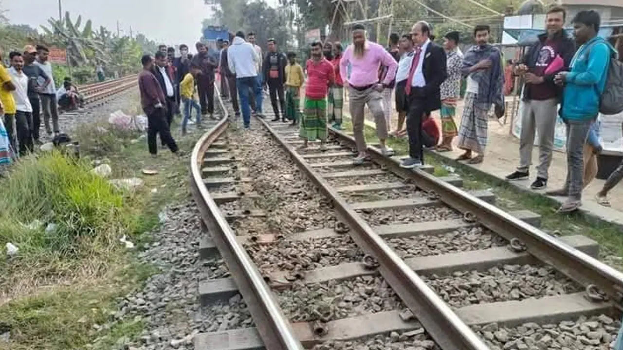 অল্পের জন্য রক্ষা পেলেন বনলতা এক্সপ্রেসের ১২০০ যাত্রী