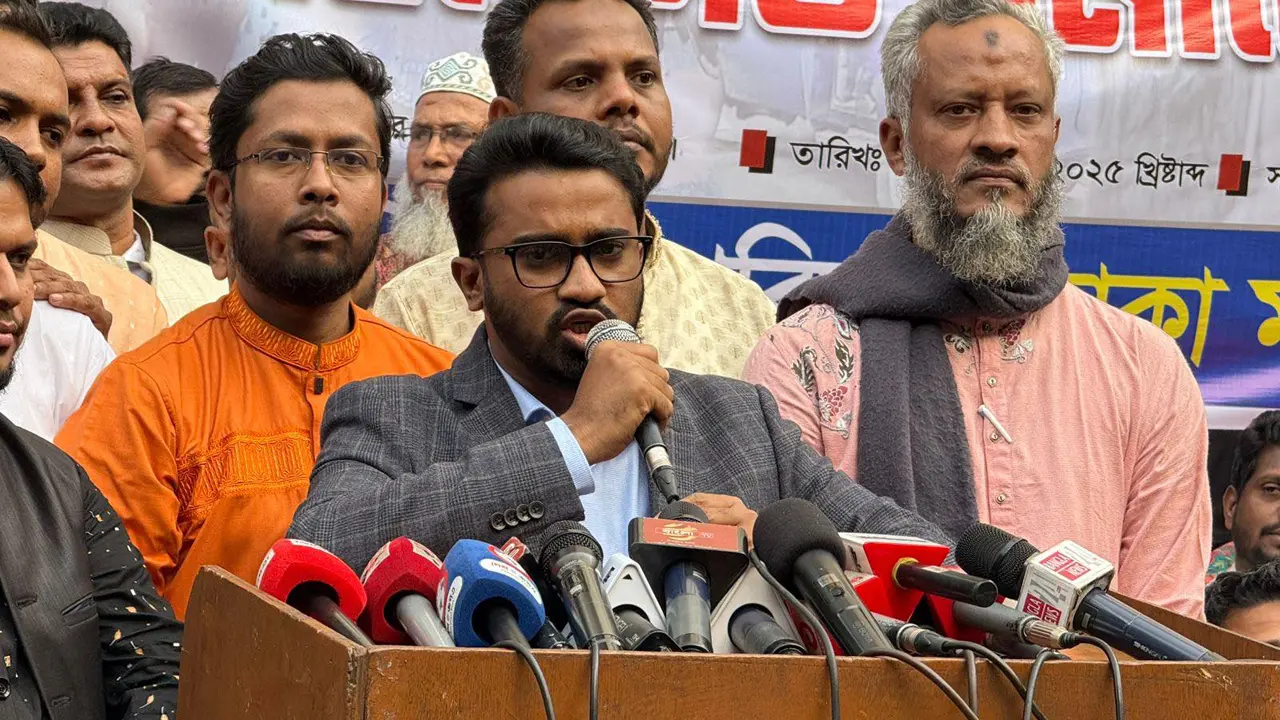 আ.লীগকে পুনর্বাসনের চেষ্টা করলে, আমাদের রক্তের ওপর দিয়ে করতে হবে