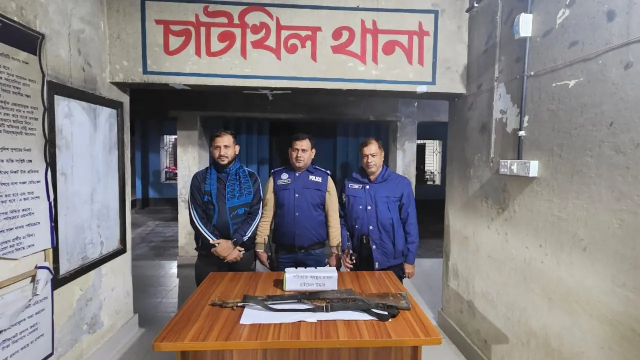 পুকুরে গোসল করতে নেমে অস্ত্র উদ্ধার করলো পুলিশ