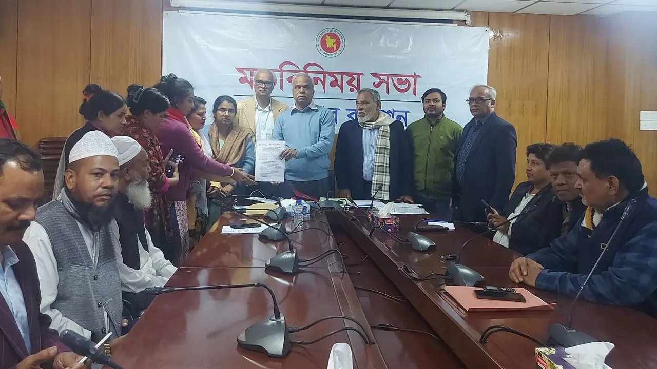 হকারদের ব্যবসা পরিচালনায় নির্দিষ্ট স্থান নির্ধারণের দাবি