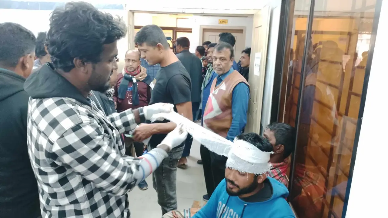 স্কুলের ম্যানেজিং কমিটি গঠন নিয়ে বিএনপি-জামায়াতের সংঘর্ষ, আহত ৩৫