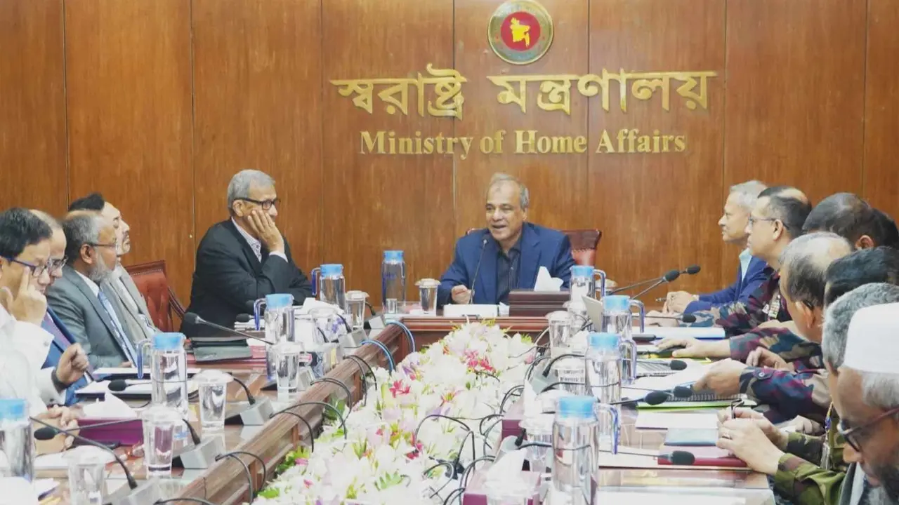 ভারতীয় গণমাধ্যম মিথ্যা সংবাদ প্রচার করে : স্বরাষ্ট্র উপদেষ্টা
