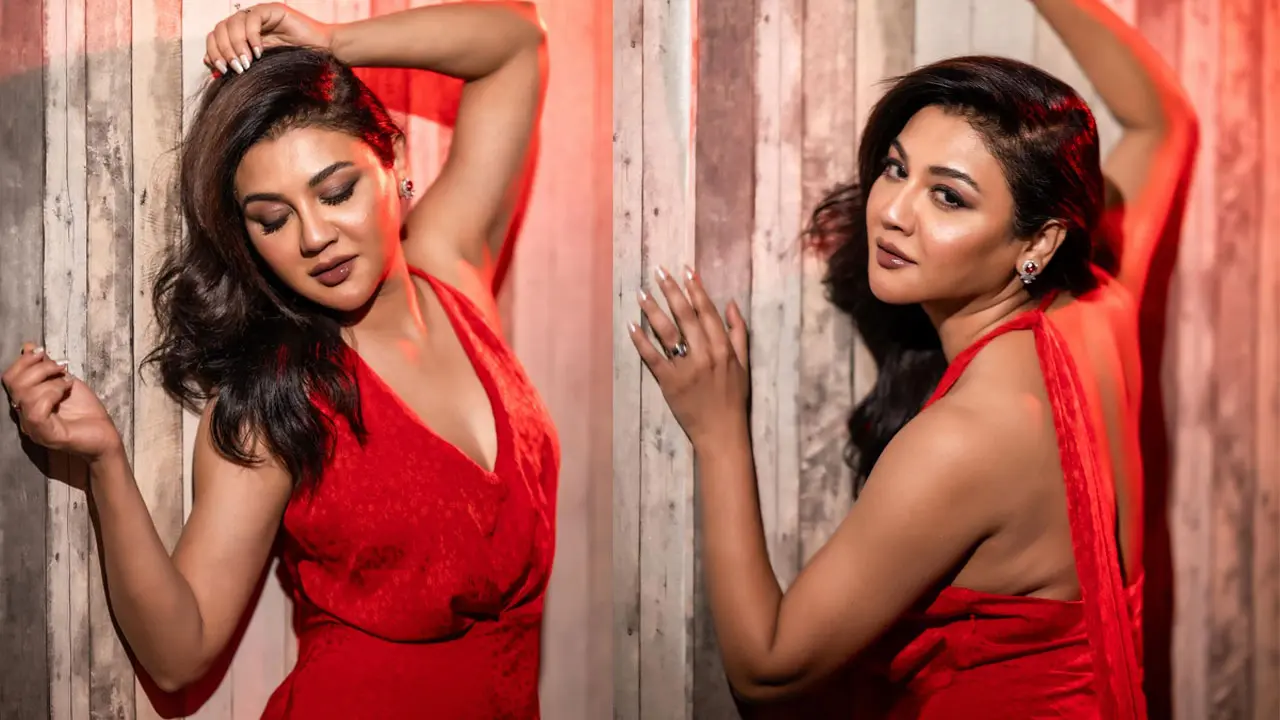 শীতের সকালে মোহনীয় লুকে জয়া আহসান
