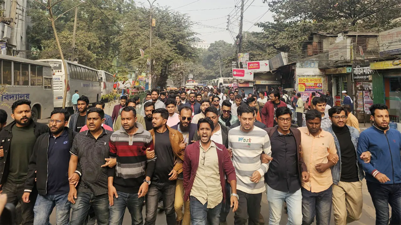 ষড়যন্ত্র ও অপপ্রচারের প্রতিবাদে জবি ছাত্রদলের পদবঞ্চিতদের বিক্ষোভ