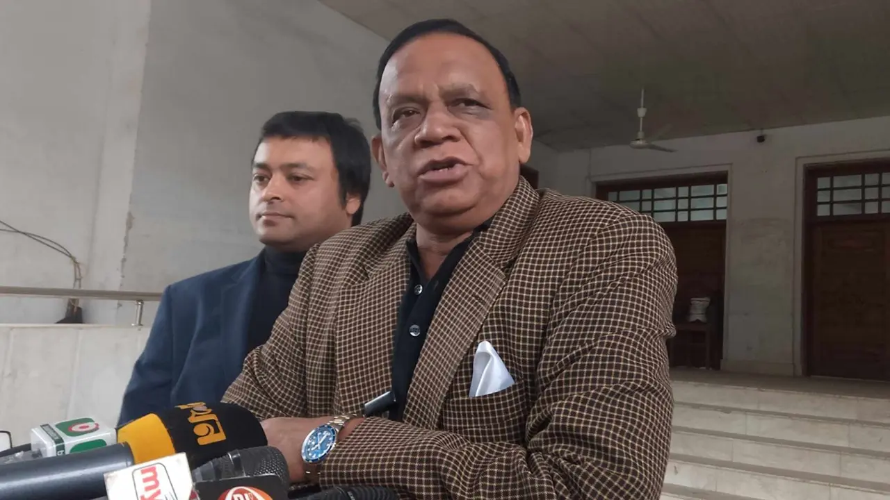 সাবেক প্রধান বিচারপতি সিনহাকে দেশে ফেরানোর দাবি খোকনের