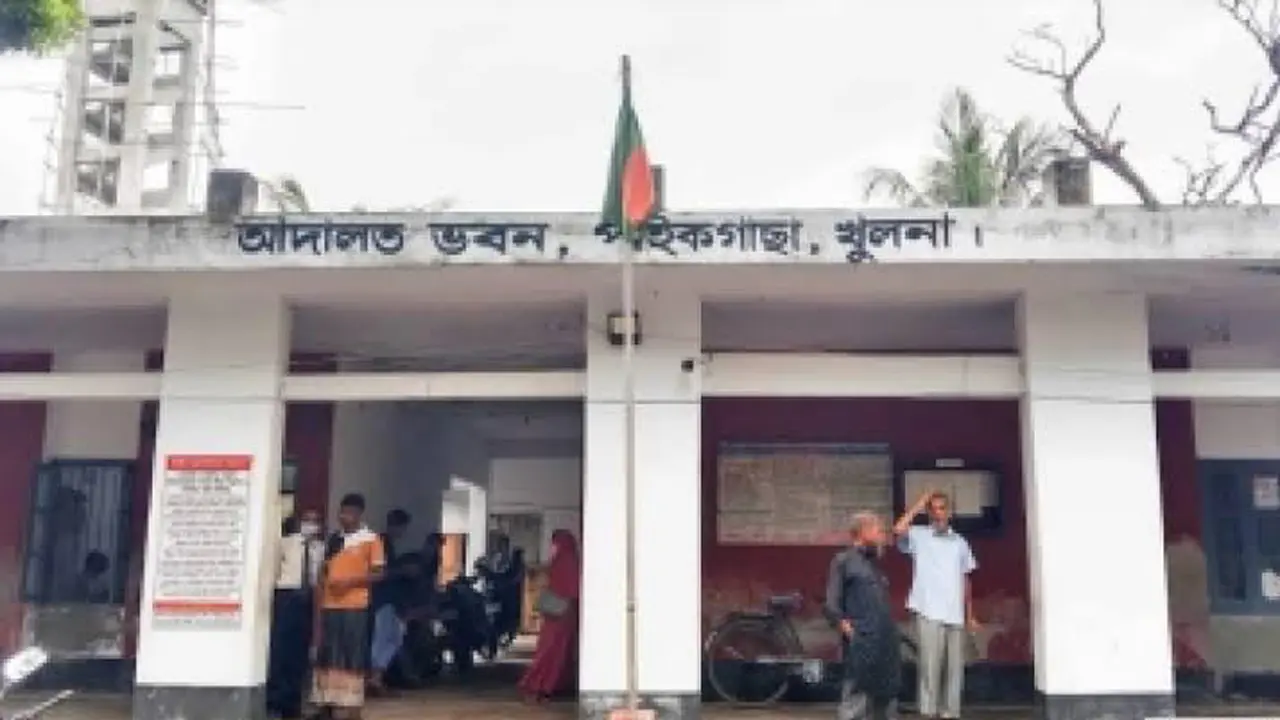 ঘুষ গ্রহণের অভিযোগে ভূমি অফিসের ৫ কর্মকর্তার নামে মামলা