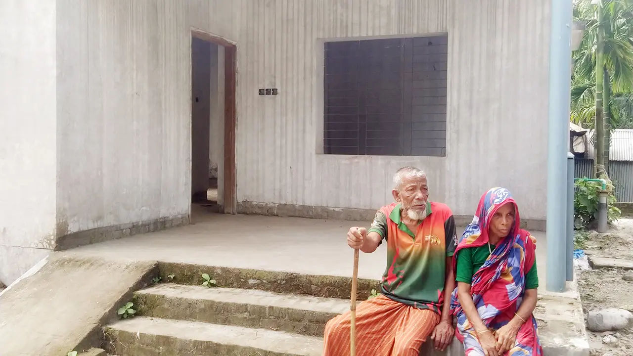 কাজ রেখে উধাও ঠিকাদার, আড়াই বছরেও শেষ হয়নি বীর নিবাসের কাজ
