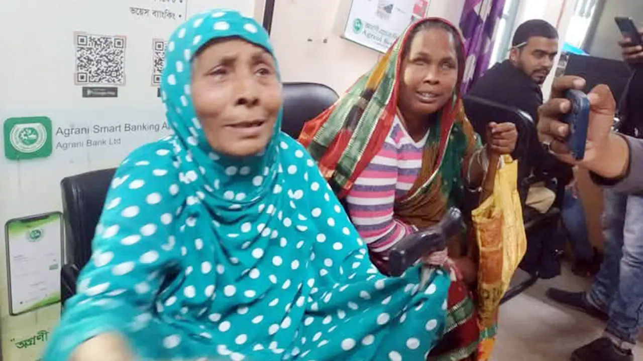 ব্যাংক থেকে ভিক্ষুকের ‘৯৩ হাজার টাকা’ নিয়ে পালালেন প্রতারক