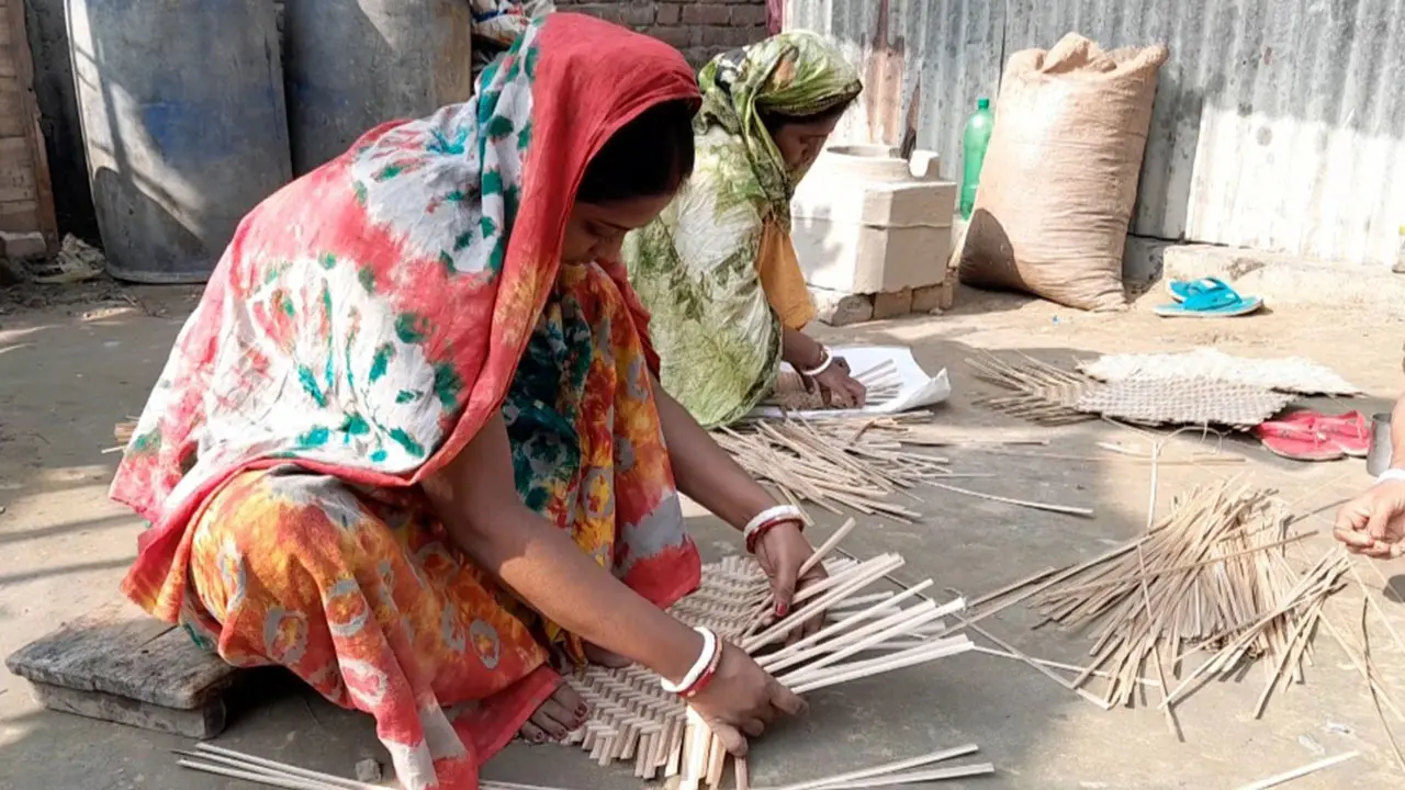 চাহিদা কমেছে বাঁশের তৈরি পণ্যের, ভালো নেই কারিগররা