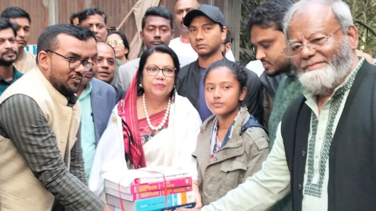 মানিকগঞ্জের মেধাবী শিক্ষার্থী নন্দীনির পাশে দাঁড়ালেন তারেক রহমান