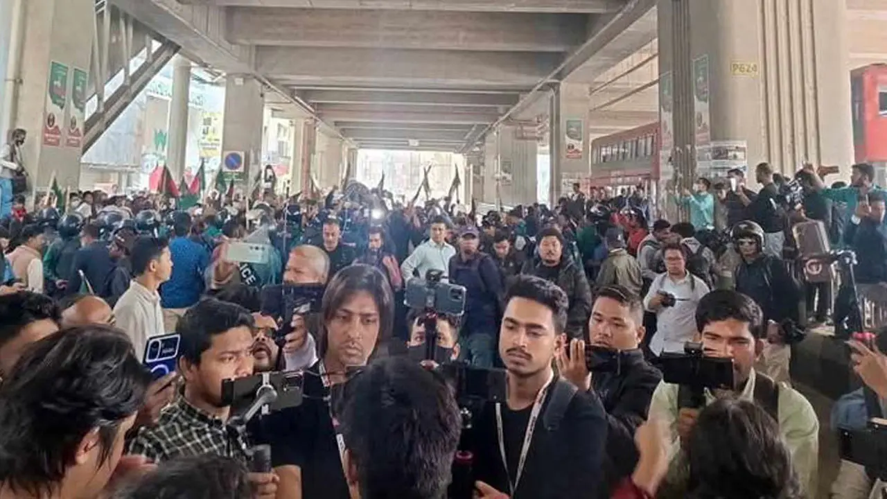 এনসিটিবির সামনে শিক্ষার্থীদের ওপর হামলা করলো কারা?