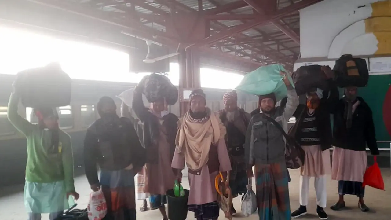 ‘কীভাবে বাড়ি যাব বুঝতে পারছি না’