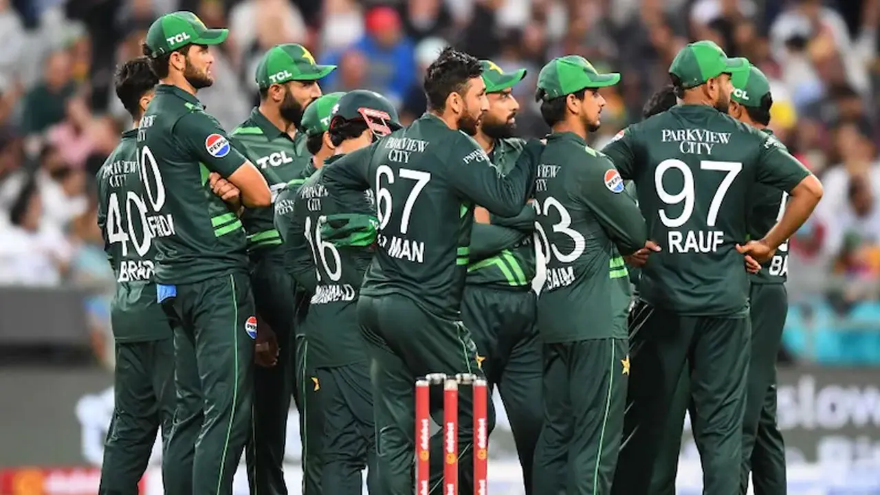 পাকিস্তানের ১৮ সদস্যের প্রাথমিক স্কোয়াডে বড় চমক 