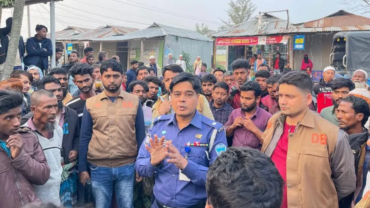 হাতিয়ায় ৮ জনকে কুপিয়ে জখম, বন্ধ পুলিশ ক্যাম্প