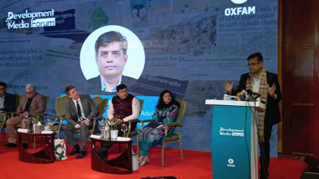 ক্ষমতাধরদের প্রশ্ন করে দায়বদ্ধতার মধ্যে আনার এখনই সেরা সময়