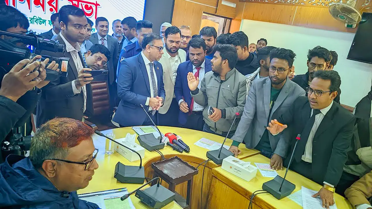 নেসকোর সভায় মুজিববর্ষের ছবি নিয়ে তুমুল হট্টগোল