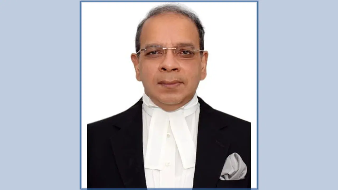 বই জীবনের পরিপূরক : প্রধান বিচারপতি