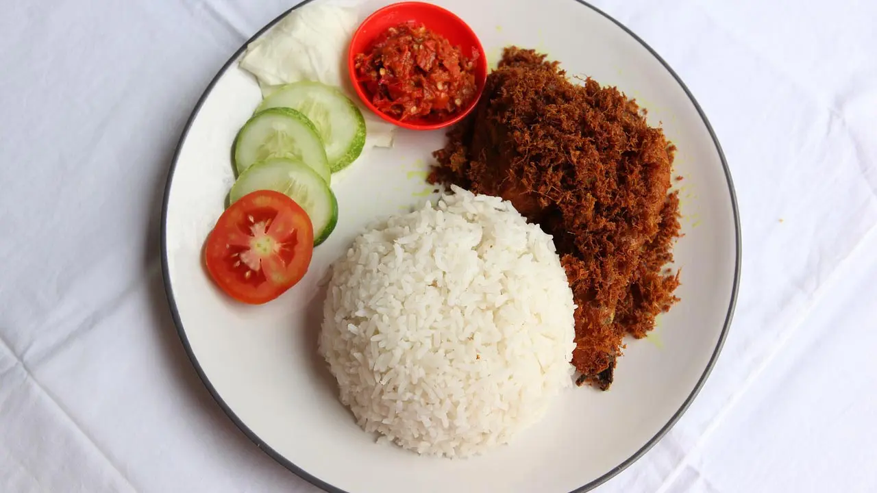 ভাত গরম করে খেলে কী হয়?
