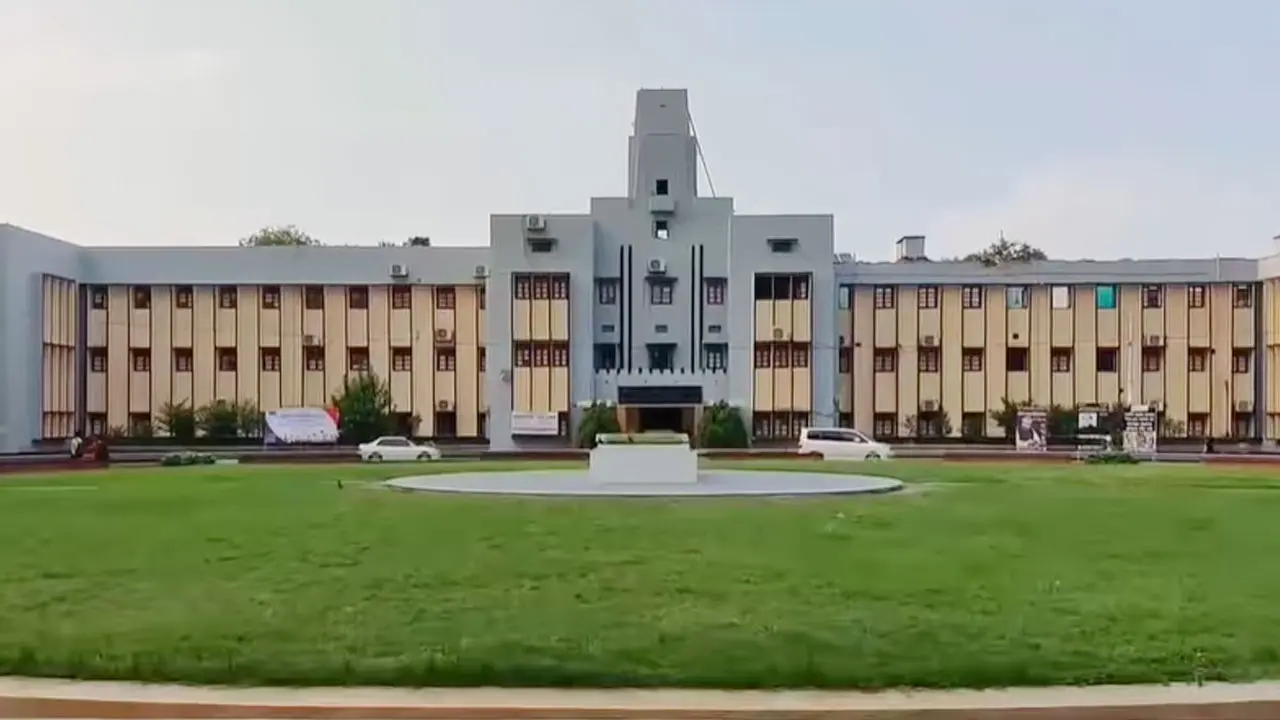 রাবিতে বহিরাগতদের প্রবেশ ও অবস্থান নিষিদ্ধ