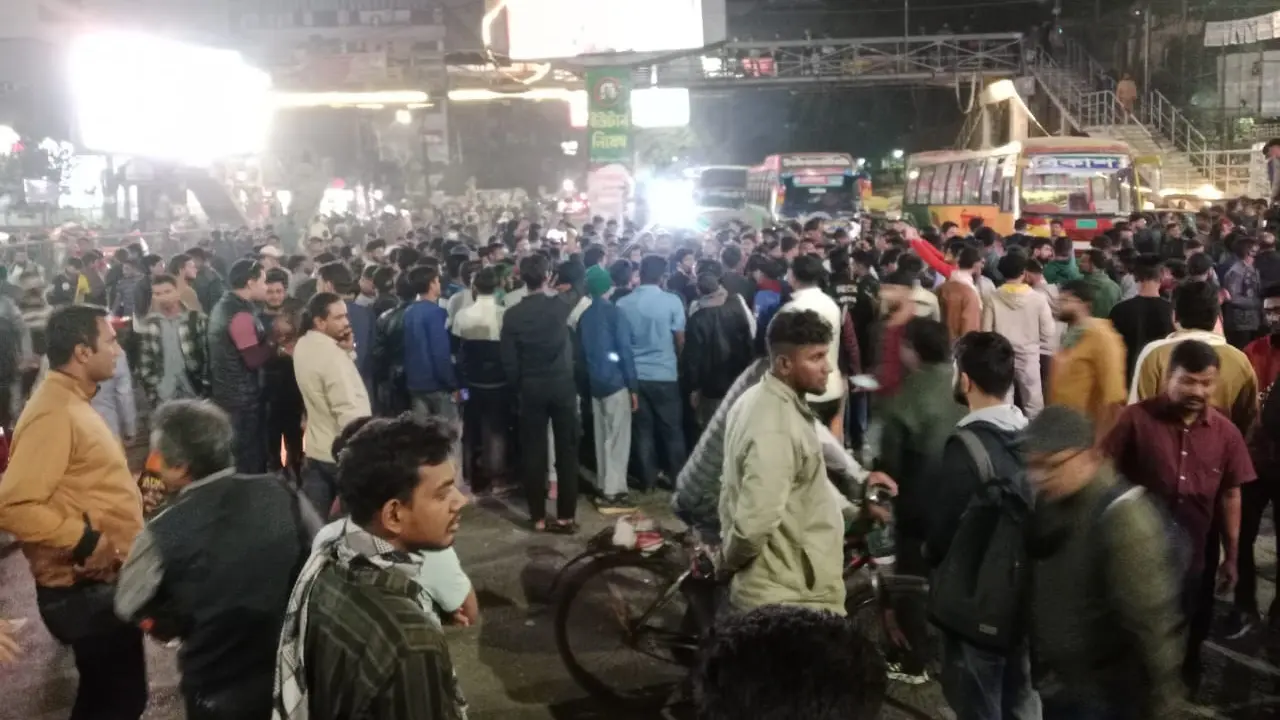 ১ ঘণ্টার মধ্যে ঢাবি প্রো-ভিসি ক্ষমা না চাইলে বাসভবন ঘেরাও