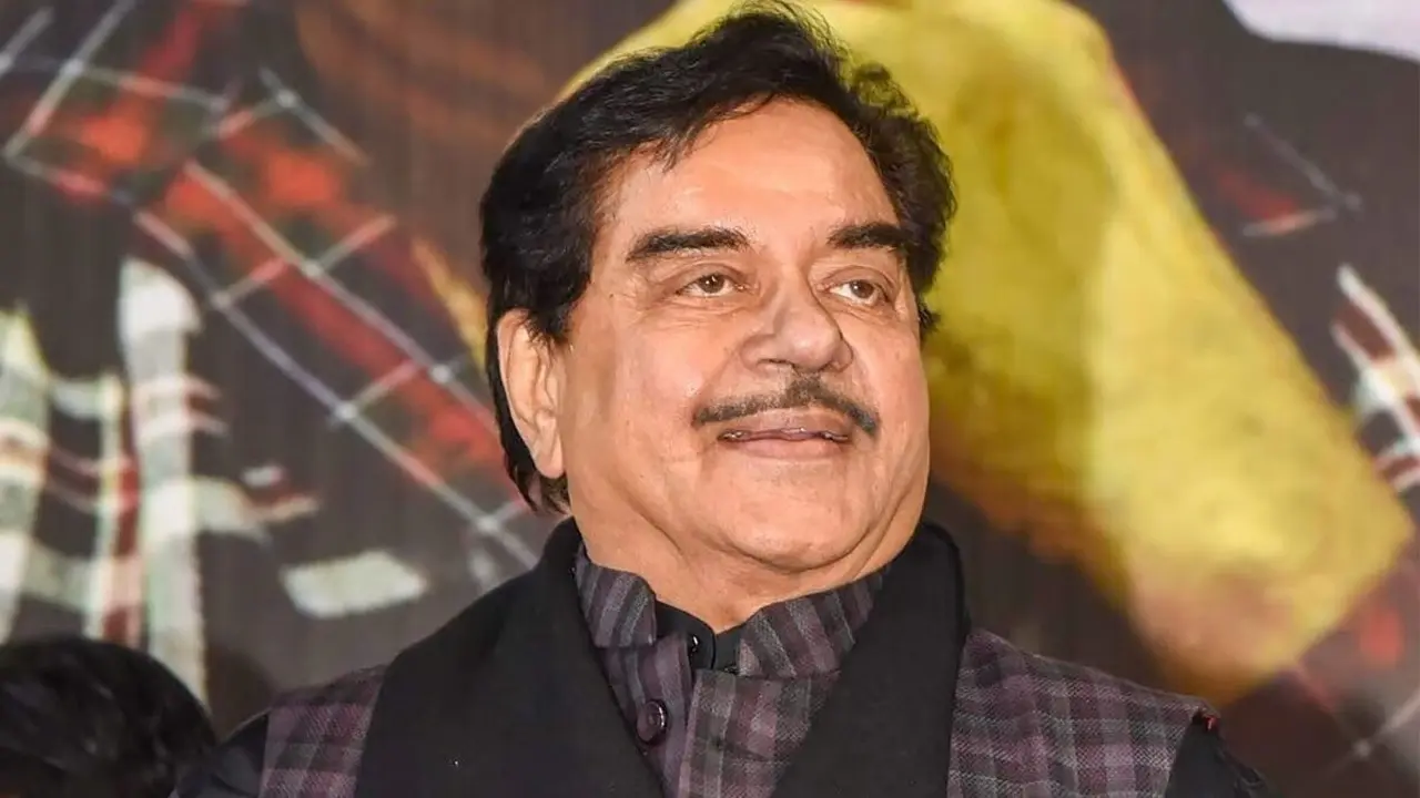 নেটিজেনদের কটাক্ষের শিকার শত্রুঘ্ন সিনহা