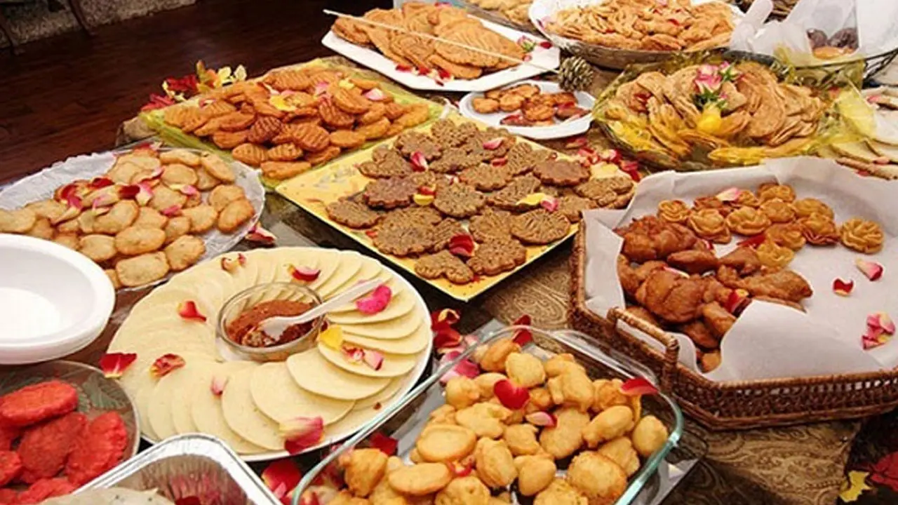 শিল্পকলা একাডেমিতে চলছে জাতীয় পিঠা উৎসব