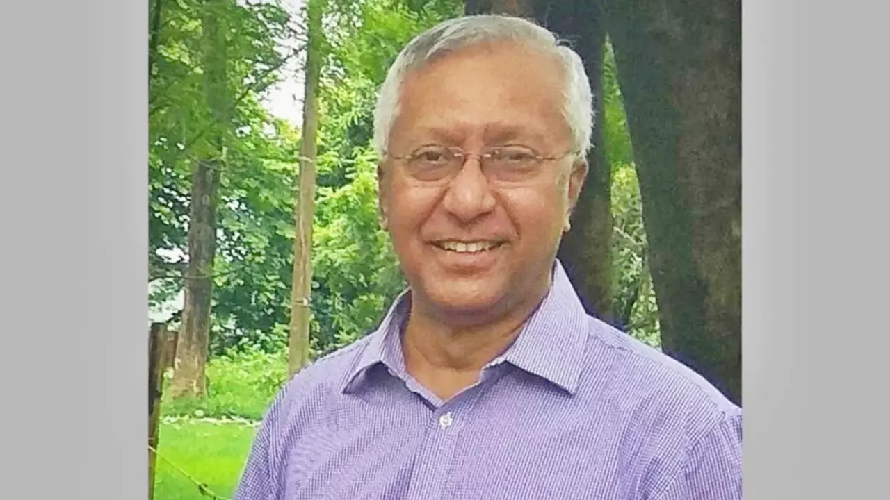ছেলের বিয়েতে কানাডা যাচ্ছেন ইসির সচিব