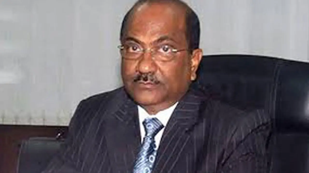 হল মার্ক দুর্নীতি মামলায় গ্রেপ্তার দেখানো হলো এস কে সুরকে