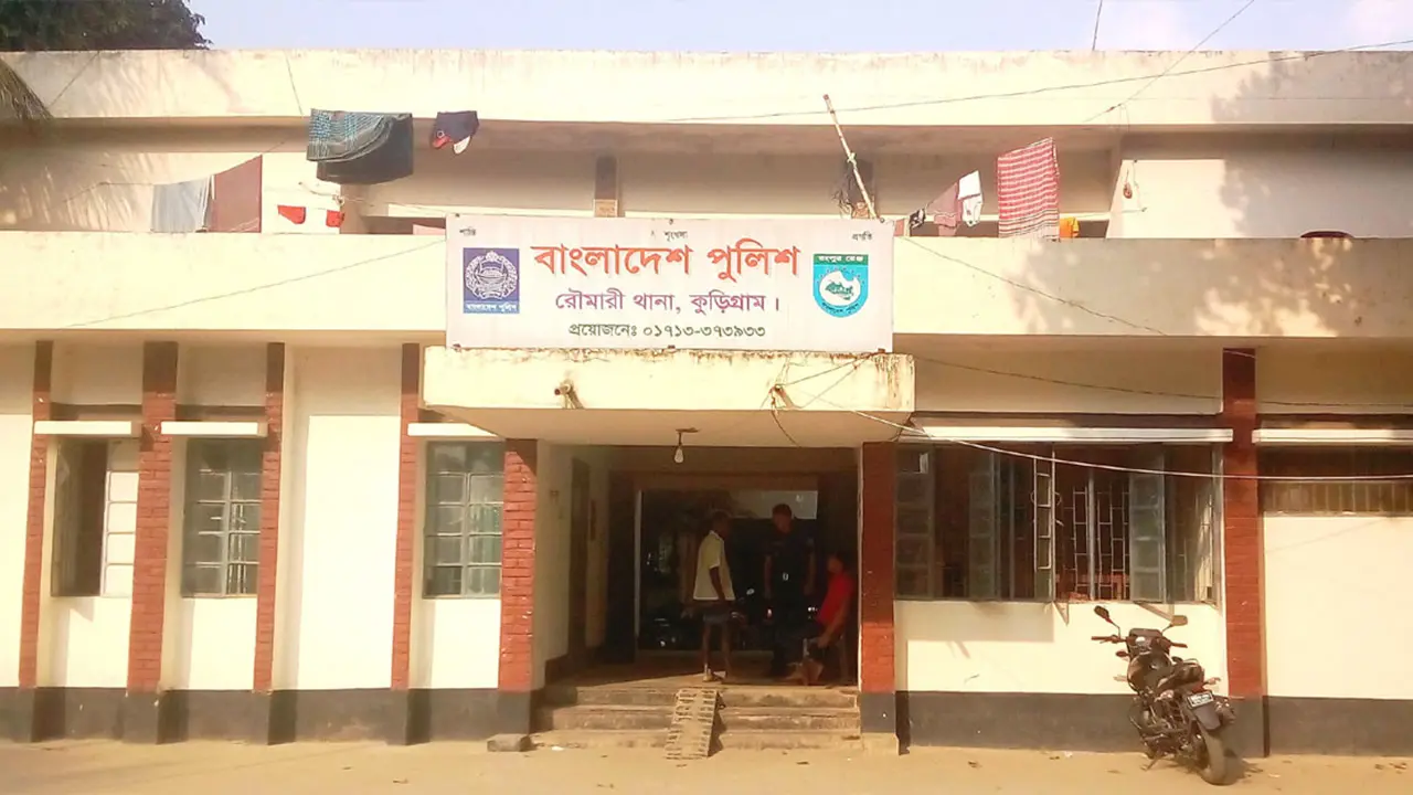 শেরপুরে ৯ হাজার সরকারি বই জব্দ, শিক্ষা অফিসের পিয়ন আটক