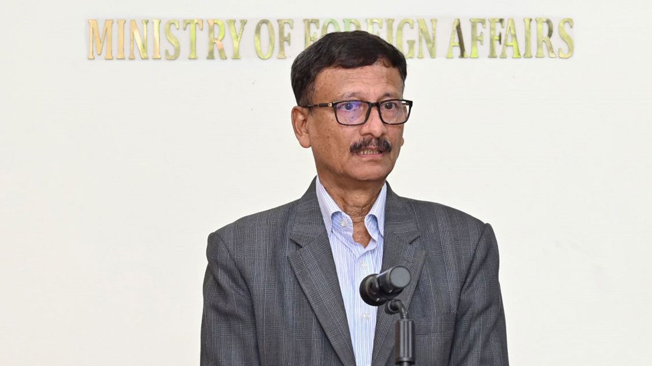 চীনের উদ্দেশে ঢাকা ছেড়েছেন পররাষ্ট্র উপদেষ্টা