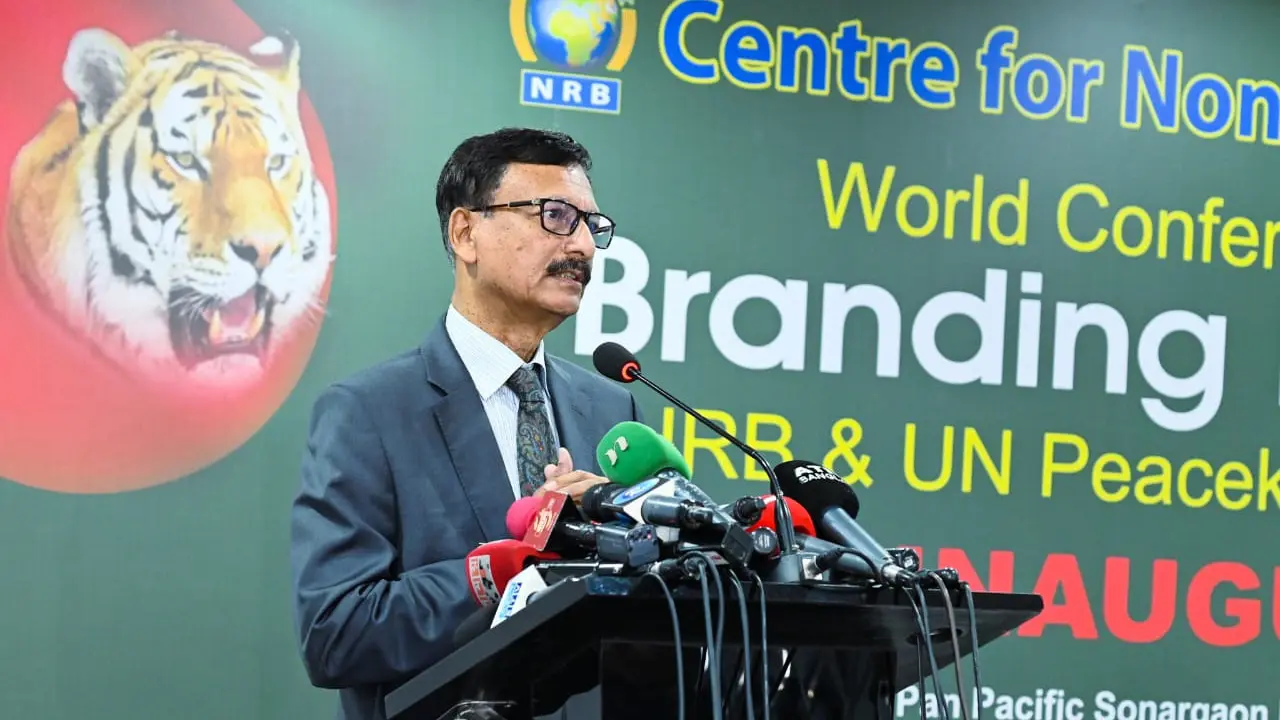 ভারতের প্রধানমন্ত্রী কোথাও গেলে দুয়োধ্বনি দেয় না, আমাদের দেয়