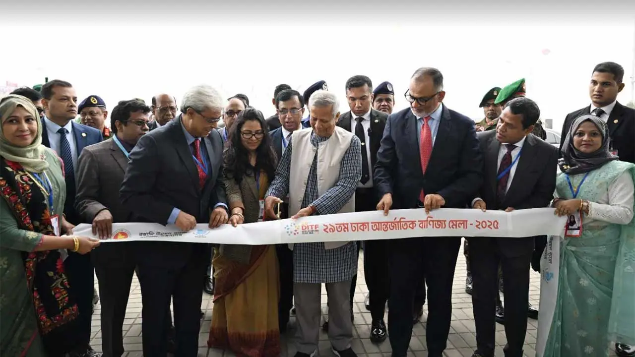 বাণিজ্য মেলার উদ্বোধন করলেন প্রধান উপদেষ্টা
