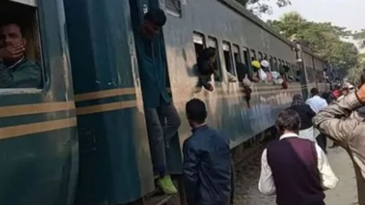 ট্রেনের ইঞ্জিন বিকল, ঢাকা-ময়মনসিংহ রেল চলাচল বন্ধ