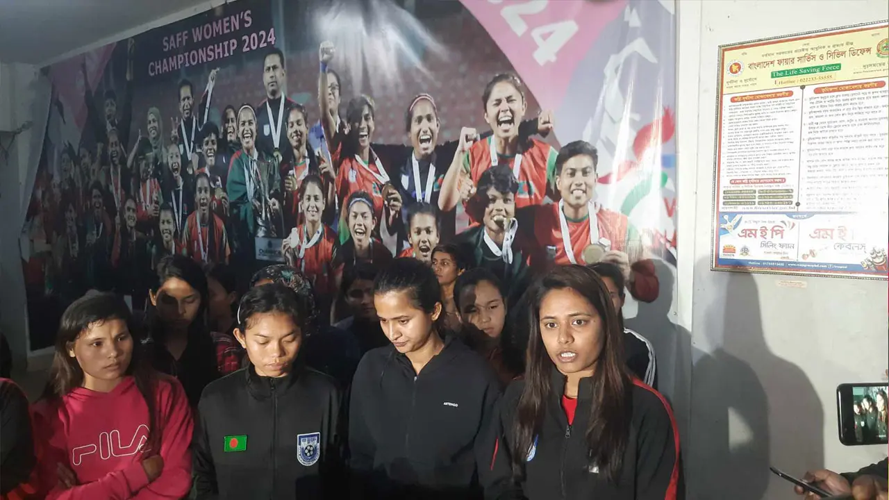 কোচের বিরুদ্ধে যেসব অভিযোগ নারী ফুটবলারদের