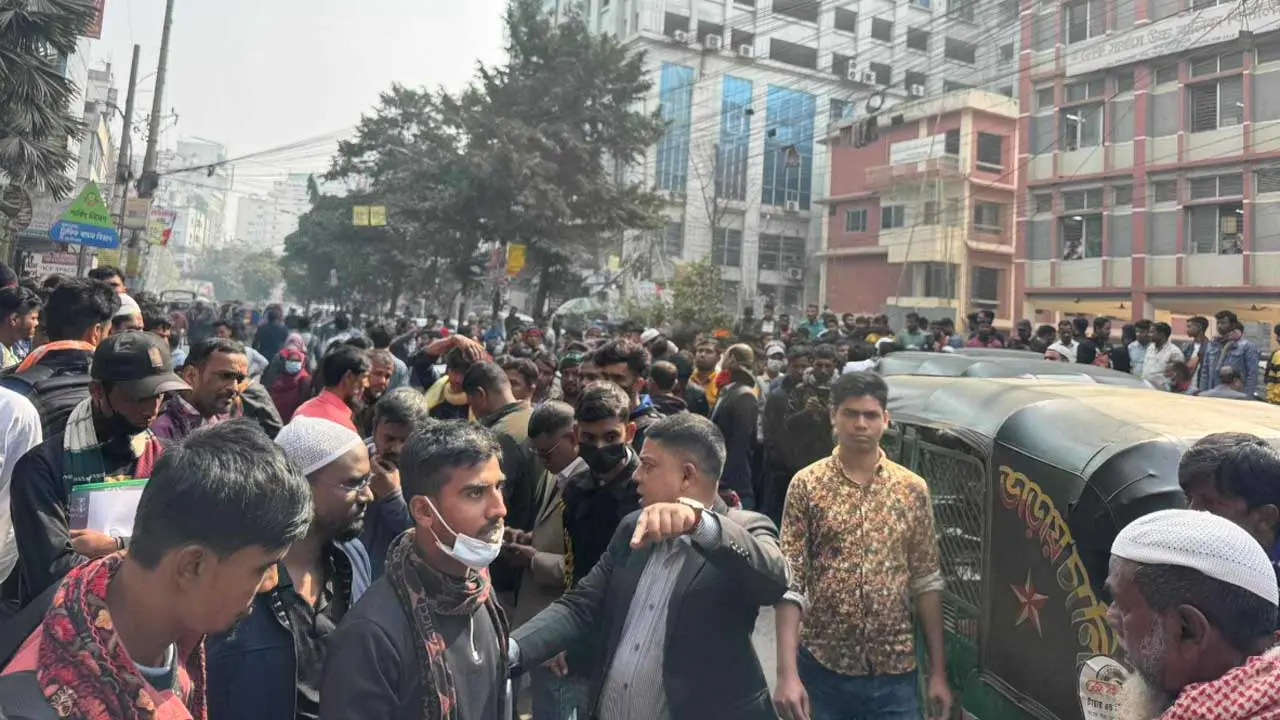 সড়ক থেকে সরেছেন প্রবাসীরা, যান চলাচল স্বাভাবিক