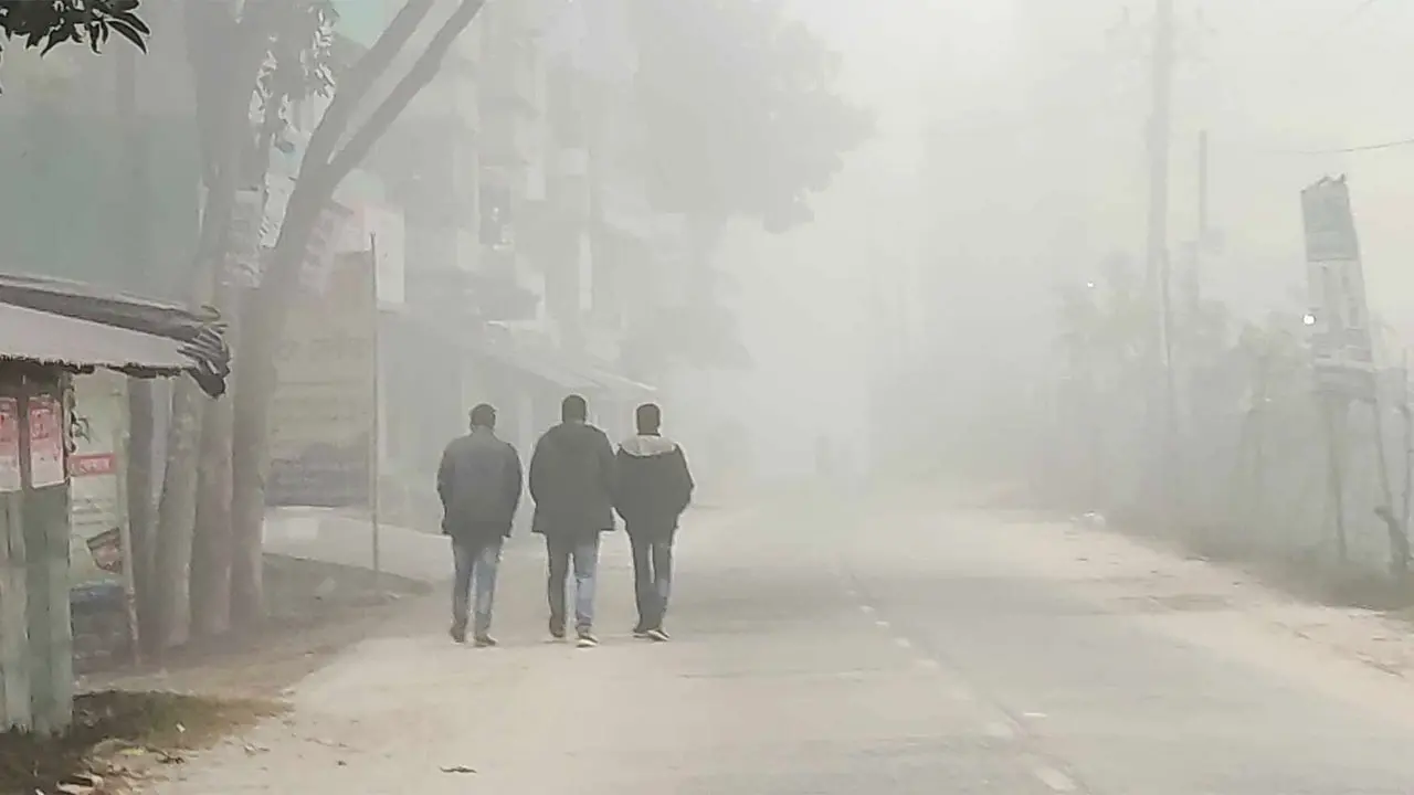 হিমেল হাওয়ায় কাঁপছে দিনাজপুরের মানুষ, তাপমাত্রা ১১ ডিগ্রি