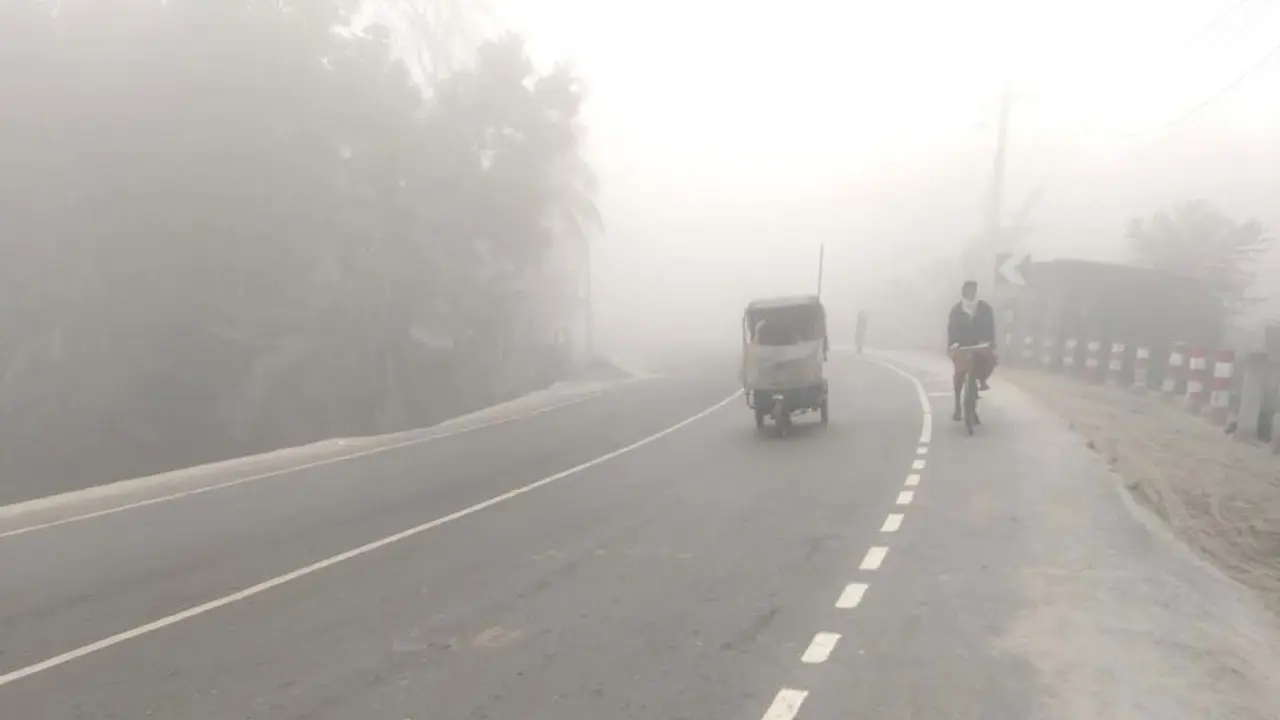 কুয়াশাচ্ছন্ন কুড়িগ্রাম, তাপমাত্রা ১০ ডিগ্রি সেলসিয়াস