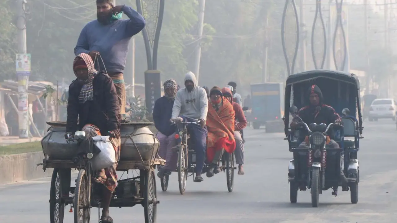 রাজশাহীতে কমেছে তাপমাত্রা, হিমেল হাওয়ায় বেড়েছে শীত