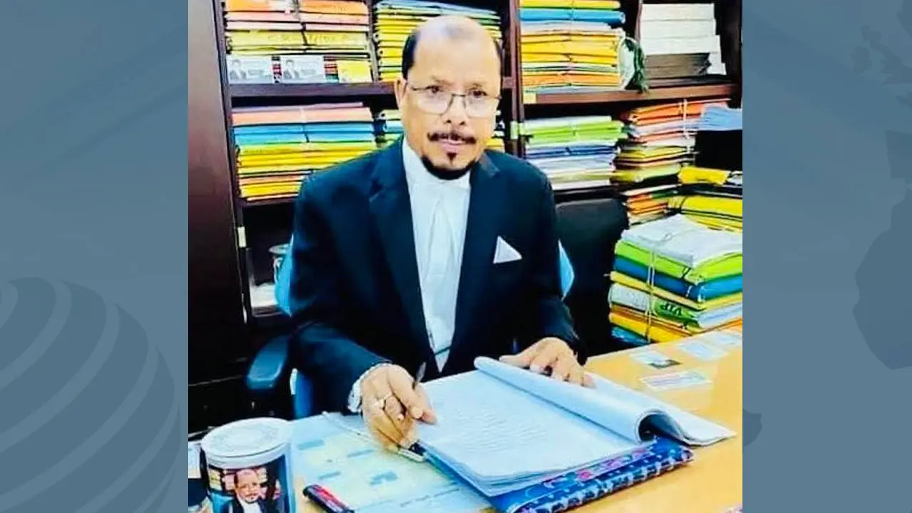 খায়রুল হককে বিচার বিভাগের কলঙ্ক বললেন আওয়ামীপন্থি শীর্ষ আইনজীবী