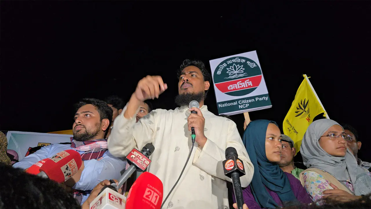 কোনো চাঁদাবাজকে ক্ষমতায় বসাতে ২৪ শে মানুষ জীবন দেয়নি : আখতার
