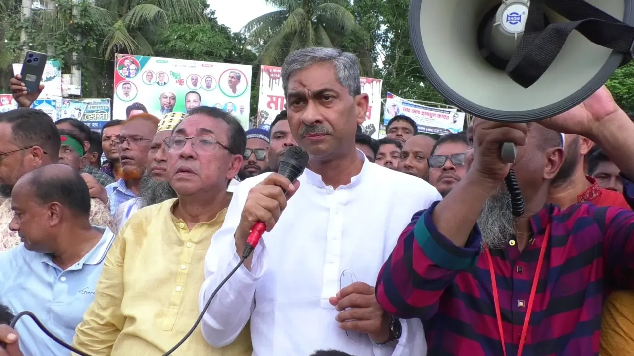 ‘ফ্যাসিস্টরা সুযোগ পেলে অস্ত্র নিয়ে ঝাঁপিয়ে পড়তে পারে’