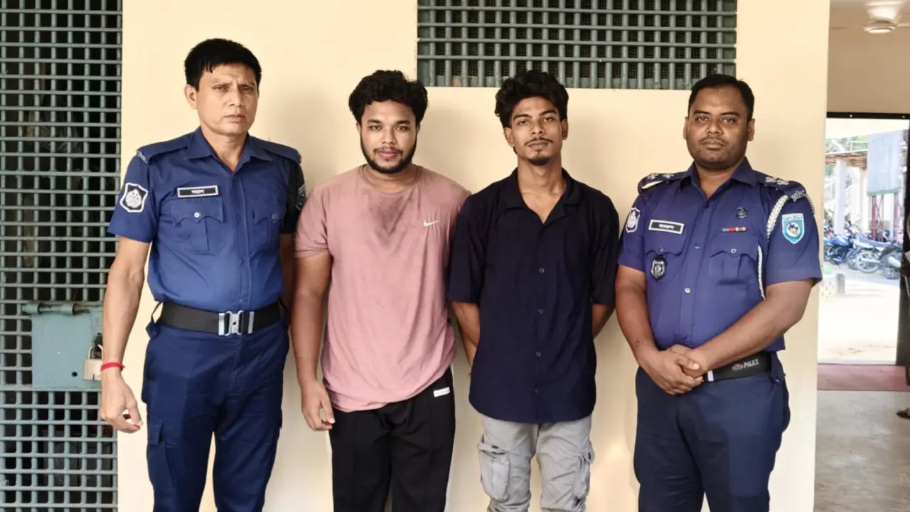 লাখ টাকা হাতিয়ে নেওয়া দুই প্রতারক গ্রেপ্তার