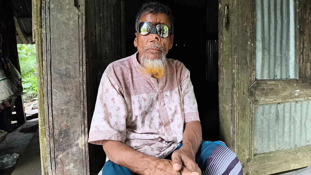 বাঘের মুখে হাত ঢুকিয়ে বেঁচে ফিরেছিলেন ‘বাঘা সামাদ’