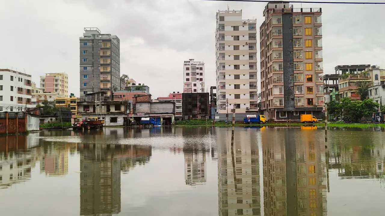 দক্ষিণাঞ্চলের তিন নদীর পানি বিপৎসীমার ওপরে, লোকালয়ে জলাবদ্ধতা