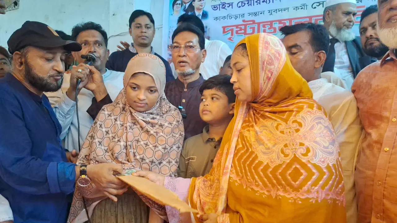 মিটফোর্ডে হত্যার শিকার সোহাগের পরিবারের পাশে বিএনপি