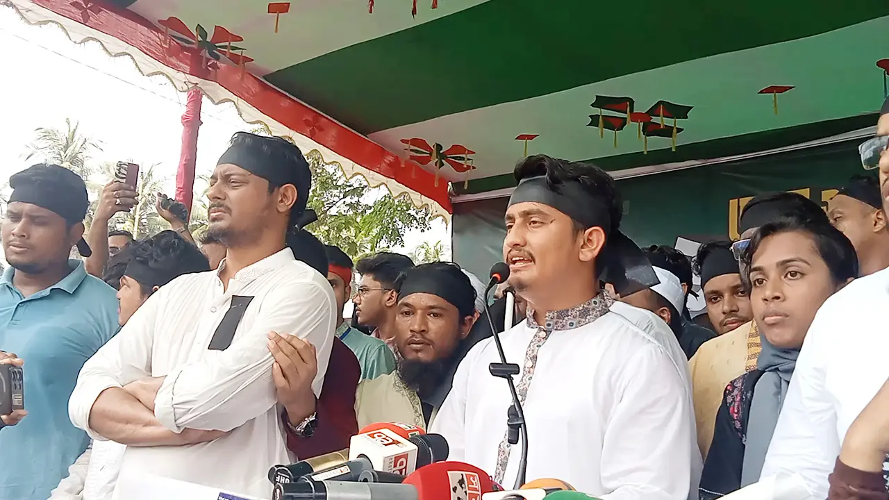 আ.লীগ আবারও রাজনীতির মাঠে আসলে, সবাই মিলে প্রতিহত করব : সারজিস আলম