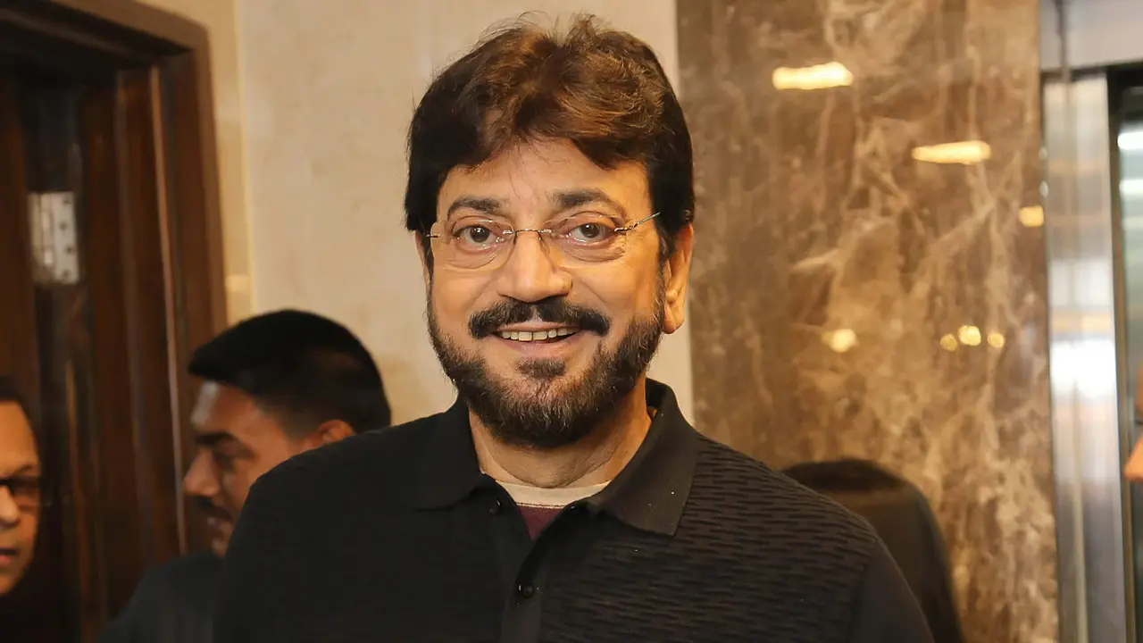 ‘ধর্মেন্দ্র’ সেজে সেরা অভিনেতার পুরস্কার পেলেন চিরঞ্জিত