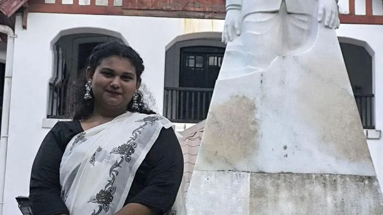 নিজ রুমের জানালা থেকে চবি ছাত্রীর ঝুলন্ত মরদেহ উদ্ধার